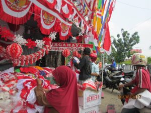 penjual Bendera Raup omset Rp 5 jutaan 2