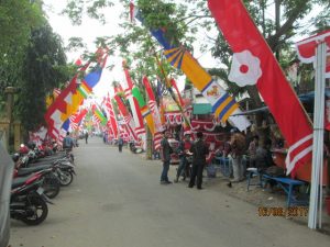 penjual Bendera Raup omset Rp 5 jutaan 1