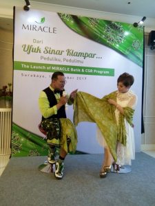 Peduli Budaya, Miracle Wajibkan Seragam Batik bagi Karyawan 1