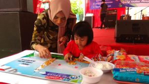 Kokola bikin Lomba Kreatif Kolase mini monumen 1