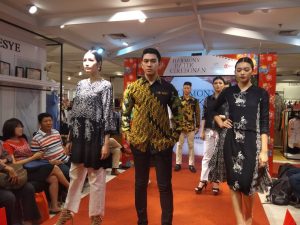 Peringati Hari Batik dengan Ciptakan Karya Baru 1