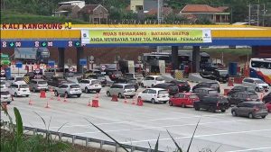 Catat 96.430 Kendaraan Lintasi Gerbang Tol Kali Kangkung H-2 Natal 1