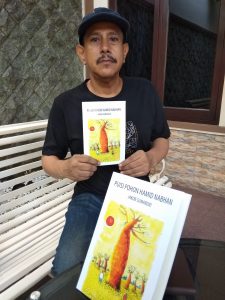 Seniman Asal Surabaya Ciptakan Puisi Melalui Buku 1