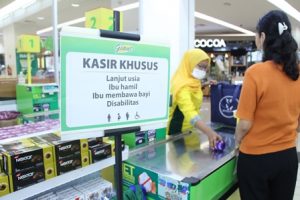 Giant Supermarket Sediakan Waktu Belanja Khusus Bagi Lansia 1