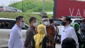 Presiden Joko Widodo Tinjau Sentra Vaksinasi Indonesia Bangkit 1