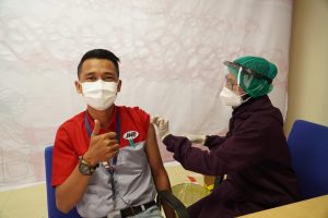 Kejar Target Herd Immunity, JNE Surabaya Vaksinasi 1200 Dosis 1