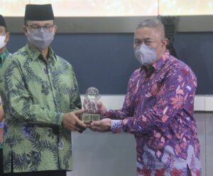 JNE Terima Penghargaan Muzzaki Istimewa Awards 2022 1