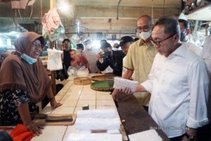 Blusukan Lagi, Mendag Zulhas Datangi Tiga Tempat 1