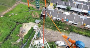 Jaga Suplai Listrik ke Pelanggan, PLN Lakukan Penggantian Isolator 19