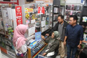 CEO XL Axiata Temui Langsung Pelanggan dan Retail Outlet 1