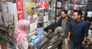 CEO XL Axiata Temui Langsung Pelanggan dan Retail Outlet 18