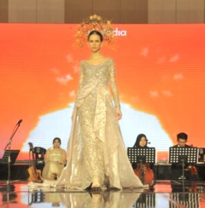 Fashion Show “Shade of Love”, Designer Ayu Wulan Gandeng Disabilitas 1