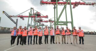 Kunjungi Terminal Teluk Lamong, Wamenaker Tekankan Hubungan Industrial Harmonis 6