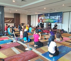 Inside Flow Yoga di Best Western Papilio Surabaya, Bergerak Ikuti Irama Musik 1