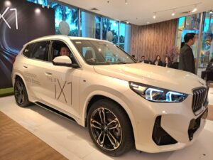 Perluas Portofolio Kendaraan Listrik, BMW Hadirkan New BMW iX1 eDrive20 M Sport 1