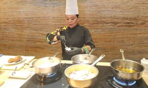 Sambut Idul Adha, Hotel Santika Pandegiling Sajikan Menu Soto Goreng 2