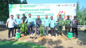 Peringati Hari Adhyaksa ke 64, TTL & KEJARI Tanjung Perak Gelar Kegiatan Tanam Pohon 1