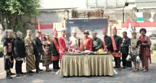 Mercure Surabaya Grand Mirama Gelar Upacara Bendera Karnaval & Potong Tumpeng 6