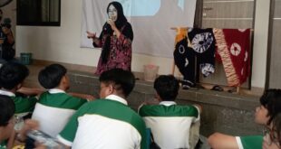 Omah Kreatif ISIK Gelar Workshop Batik Bersama Pelajar Singapore 2