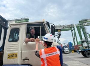 Pelindo Peduli, TTL Bagikan 200 Paket Makanan Bergizi 1