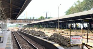 Tingkatkan Kapasitas Peron, KAI Daop 8 Renovasi Stasiun Gubeng 18