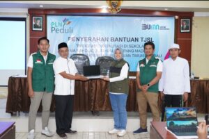Peduli Dunia Pendidikan, PLN UIT JBM Beri Bantuan Program TJSL 1