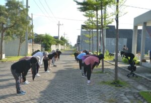 Senam Pagi, Jaga Kebugaran & Keakraban Antar Warga 8