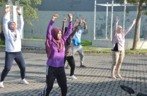 Senam Pagi, Jaga Kebugaran & Keakraban Antar Warga 7