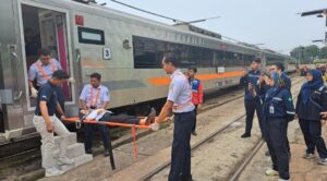 Hadapi Kondisi Darurat, KAI Daop 8 Surabaya Gelar Simulasi 1