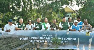 PLN UIT JBM Tanam 435 Bibit Pohon di Bantaran Sungai Kalibokor Surabaya 15