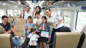 Masa Libur Sekolah, KAI Daop 8 Surabaya Sapa Pelanggan Dengan Hadiah 1