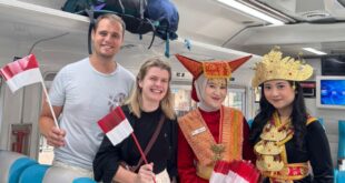 KAI Daop 8 Surabaya Meriahkan HUT ke-80 RI di Atas Kereta Api & Stasiun 30