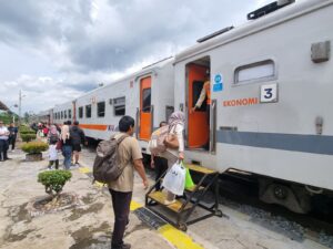 Libur Panjang, Pengguna Commuter Line di Wilayah Surabaya Naik 7% 1