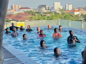 Peringati Hari Olah Raga Nasional, Best Western Papilio Hotel Surabaya Gelar Aqua Yoga 1