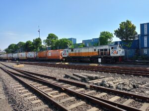 Triwulan III 2025, KAI Daop 8 Angkut Barang Diatas 2 Juta Ton 1