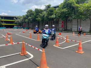 MPM Honda Jatim Ajak Keluarga Jurnalis Ikuti Kelas Basic Berkendara Aman 2