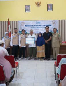 YBM PLN UIT JBM Beri 250 Santunan Dhuafa 1