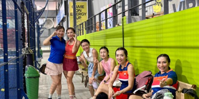 Grand Whiz Praxis Surabaya Rayakan Kartini Lewat Padel Bersama Komunitas 1