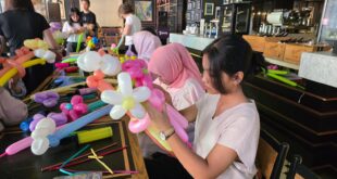 Tawa dan Kreativitas Warnai Workshop Buket Balon di ARTOTEL 22