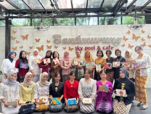 Semangat Kartini Hadir Dalam Kelas Melukis Bersama Clarin’s Art di Best Western De Papilio Surabaya 1