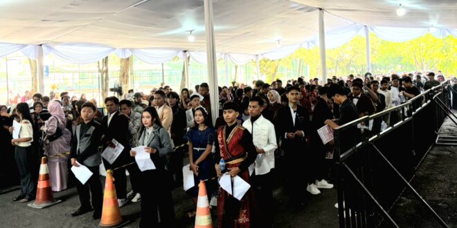 Peserta dari Berbagai Daerah Serbu Audisi DA8 Surabaya 2