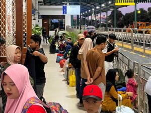 Libur Panjang, Pengguna Commuter Line Surabaya Tembus 156 Ribu 1
