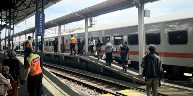 Lonjakan Libur Panjang, Penumpang Commuter Line Surabaya Tembus 161 Ribu Orang 8