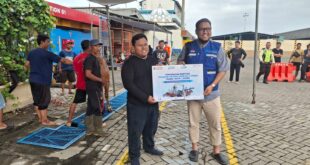 TPS Bagikan 2.000 Paket Daging Kurban 3