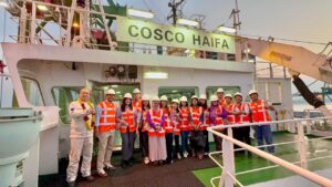 COSCO Pilih Teluk Lamong, Arus Peti Kemas Melonjak 90% 1