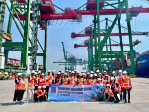 Queensway Secondary School Pelajari Smart Port di Teluk Lamong 1