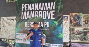 TPS Perkuat Pesisir Gresik dengan 2.000 Bibit Mangrove 2