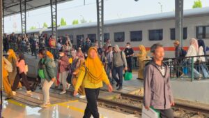 Tarif Promo Rp8 Dongkrak Pengguna Commuter Line Area 8 Surabaya 1