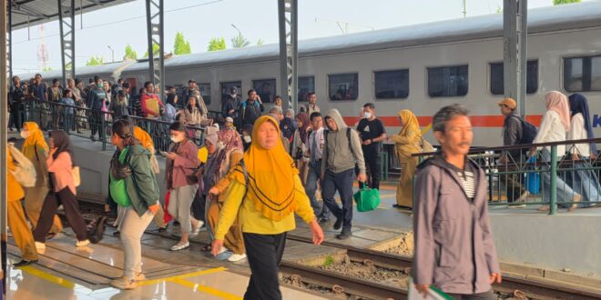Tarif Promo Rp8 Dongkrak Pengguna Commuter Line Area 8 Surabaya 7