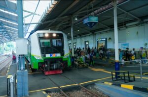 Pengguna Commuter Line Surabaya Naik 9 Persen 1